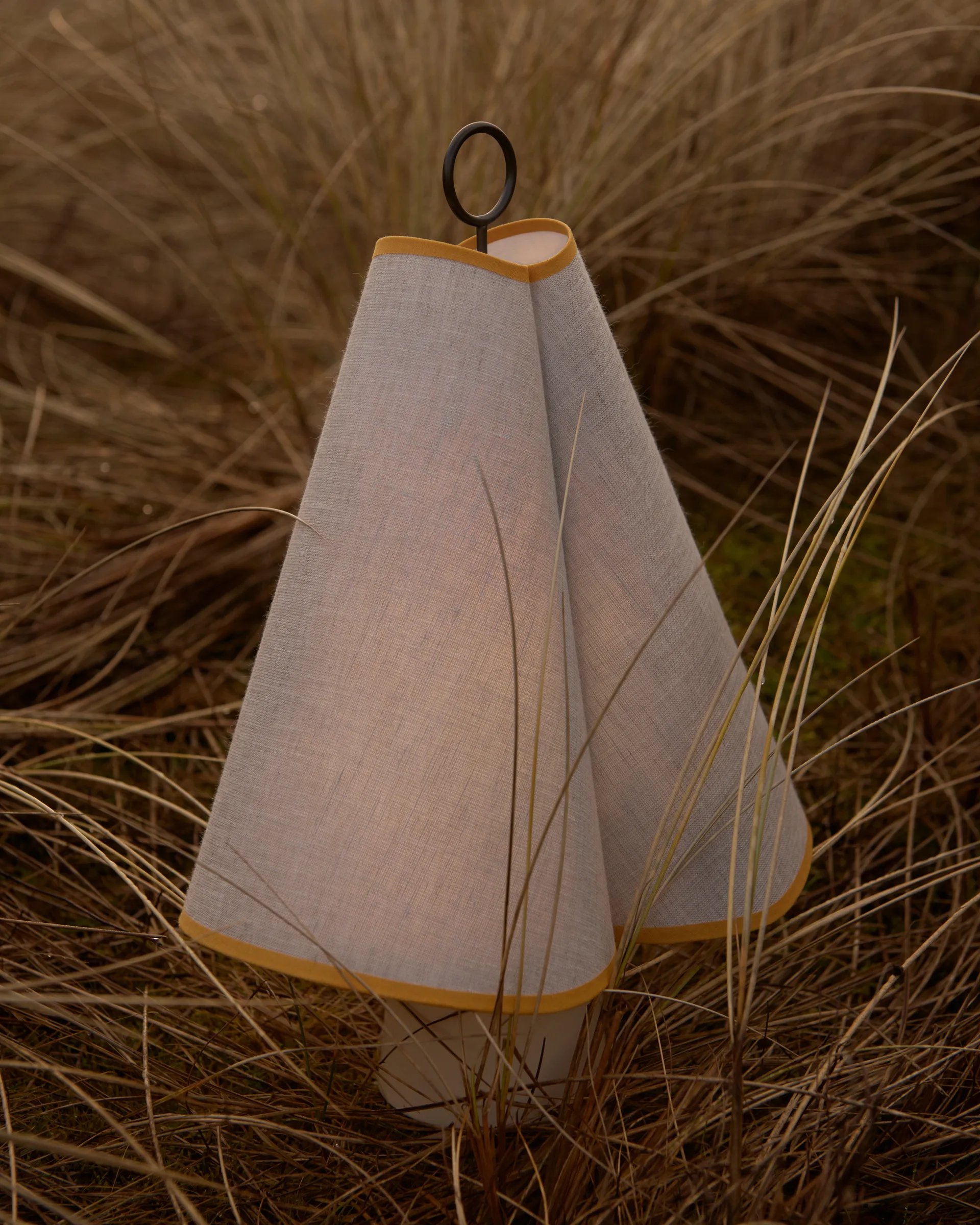 Przenośna lampa stołowa Hornbæk, Poppy yellow GUBI