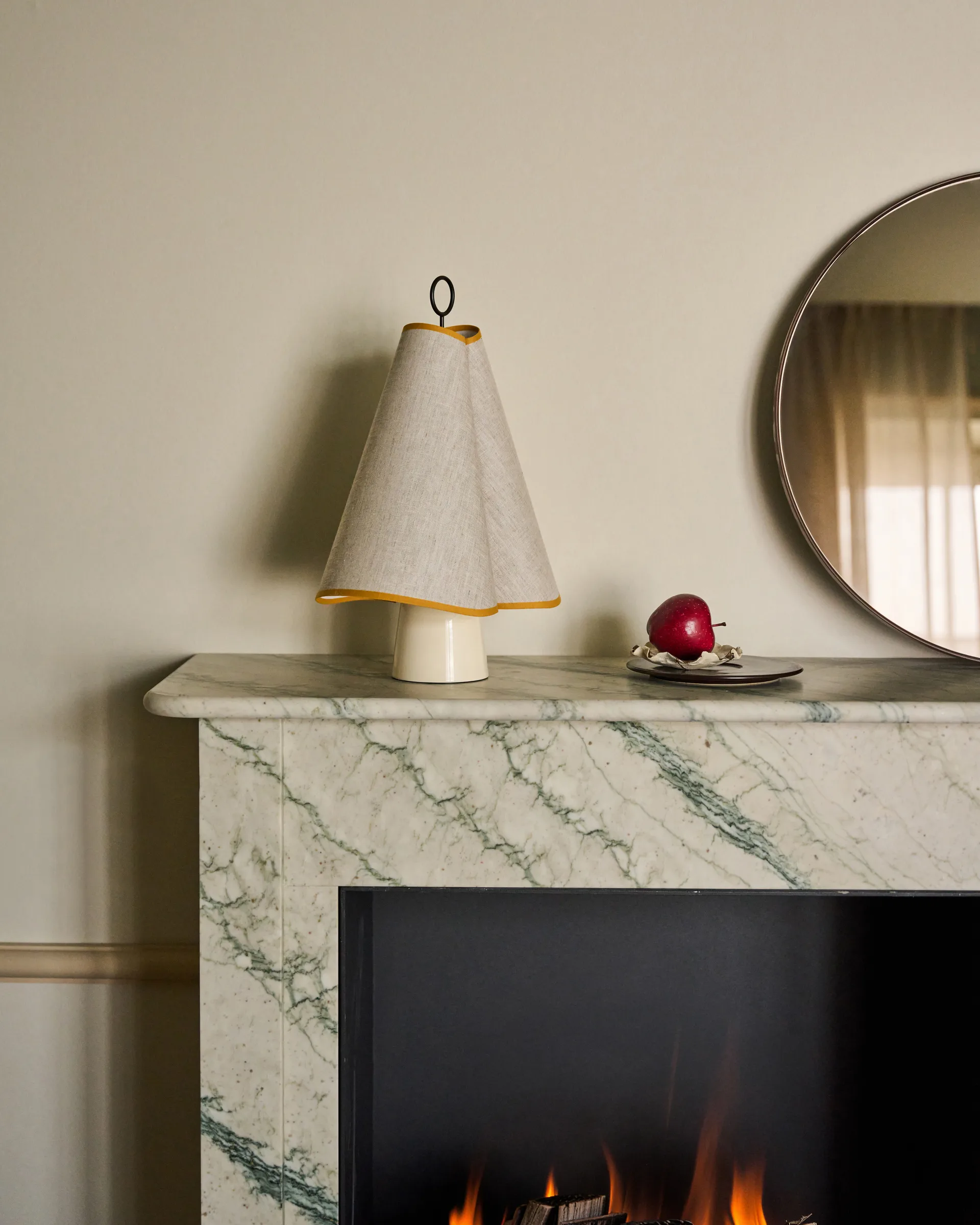 Przenośna lampa stołowa Hornbæk, Poppy yellow GUBI