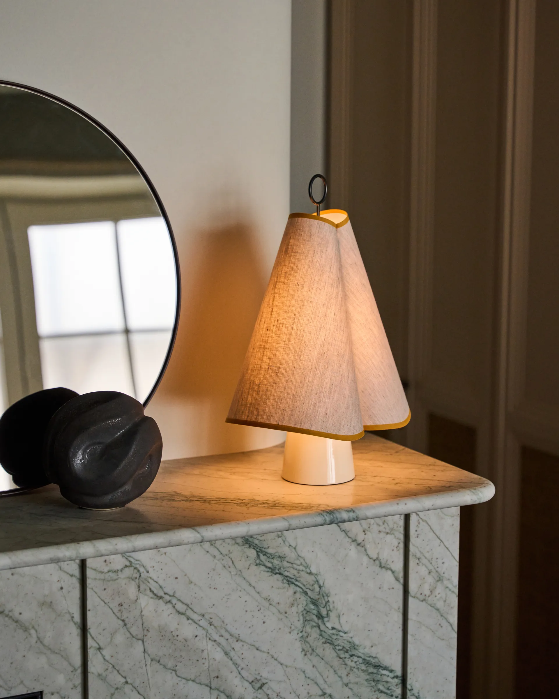 Przenośna lampa stołowa Hornbæk, Poppy yellow GUBI