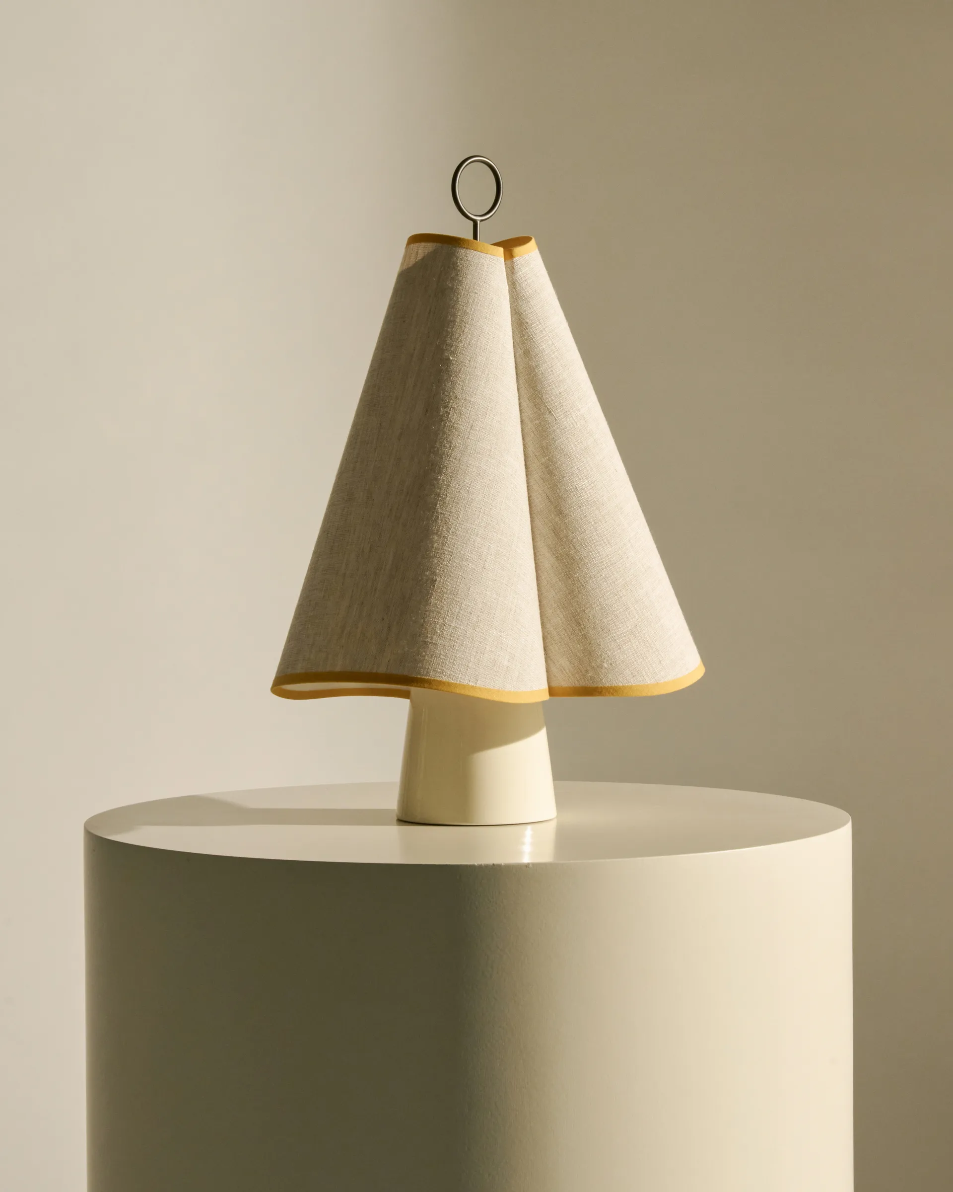 Przenośna lampa stołowa Hornbæk, Poppy yellow GUBI