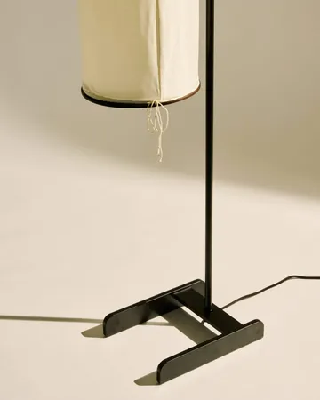 Silk Lantern lampa podłogowa - Natural white silk-semi matt czarny, 163 cm - GUBI