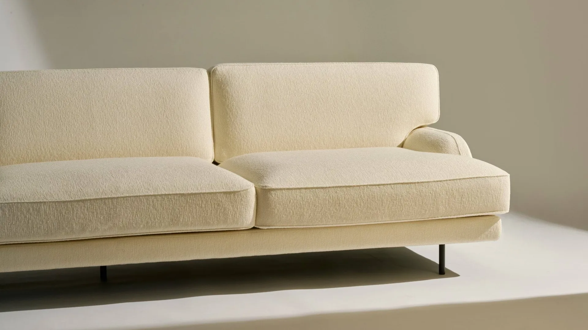 Sofa 3-osobowa Flaneur, Bouclé-czarny mat GUBI