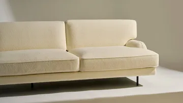 Sofa 3-osobowa Flaneur - Bouclé-czarny mat - GUBI