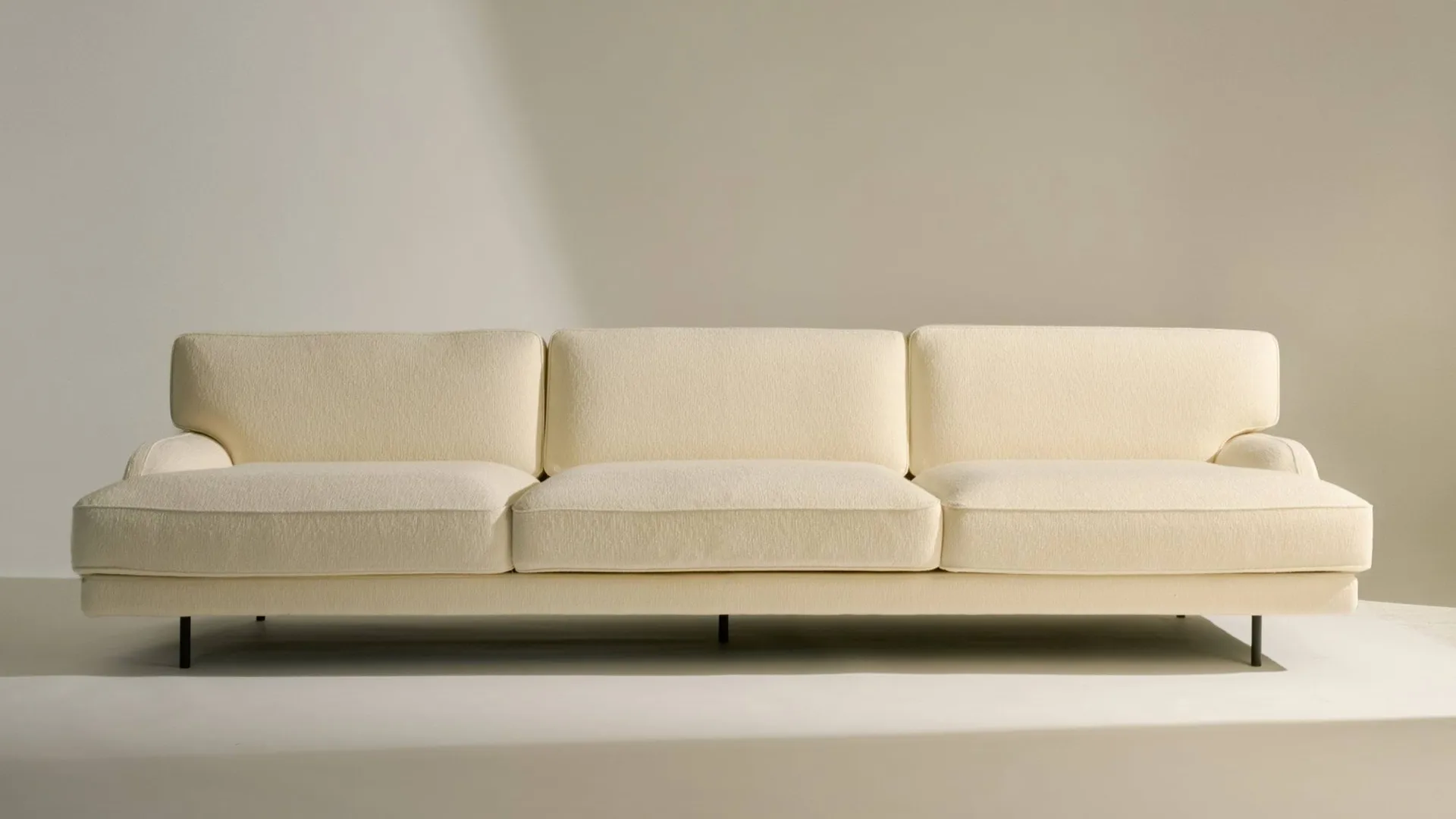 Sofa 3-osobowa Flaneur, Bouclé-czarny mat GUBI
