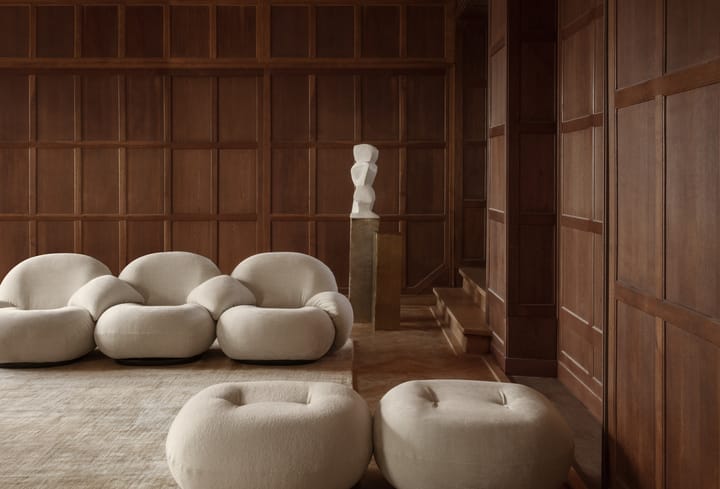 Sofa 3-osobowa Pacha z podłokietnikami, Karakorum 001-pearl gold GUBI