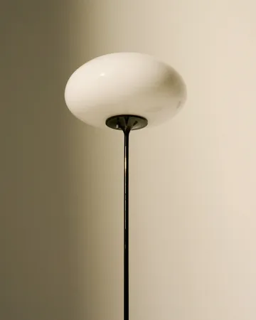 Stemlite lampa podłogowa - Black Chrome - szkło opalowe 150 cm - GUBI