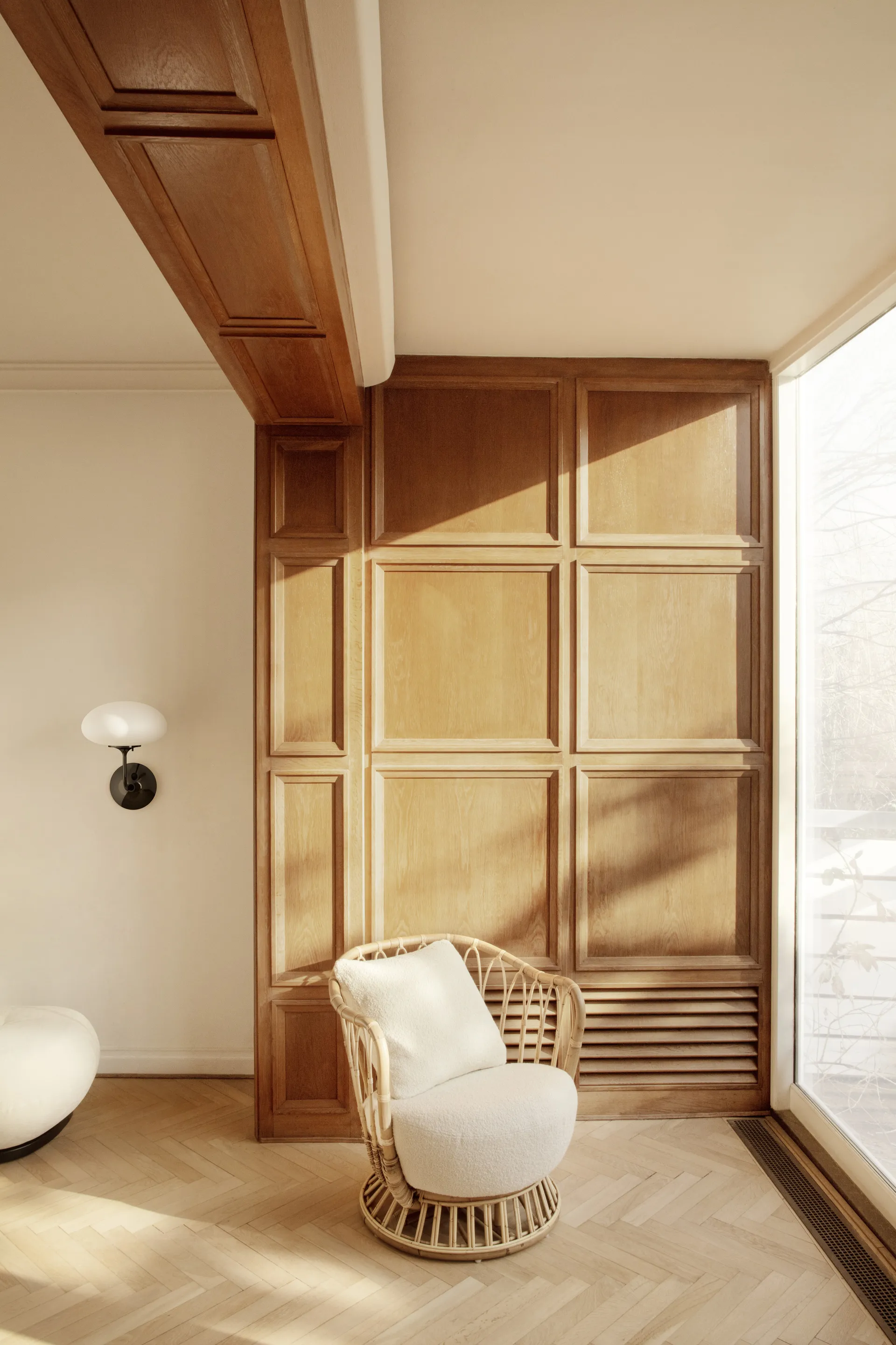 Stemlite lampa ścienna, Szkło chromowane czarne matowe GUBI