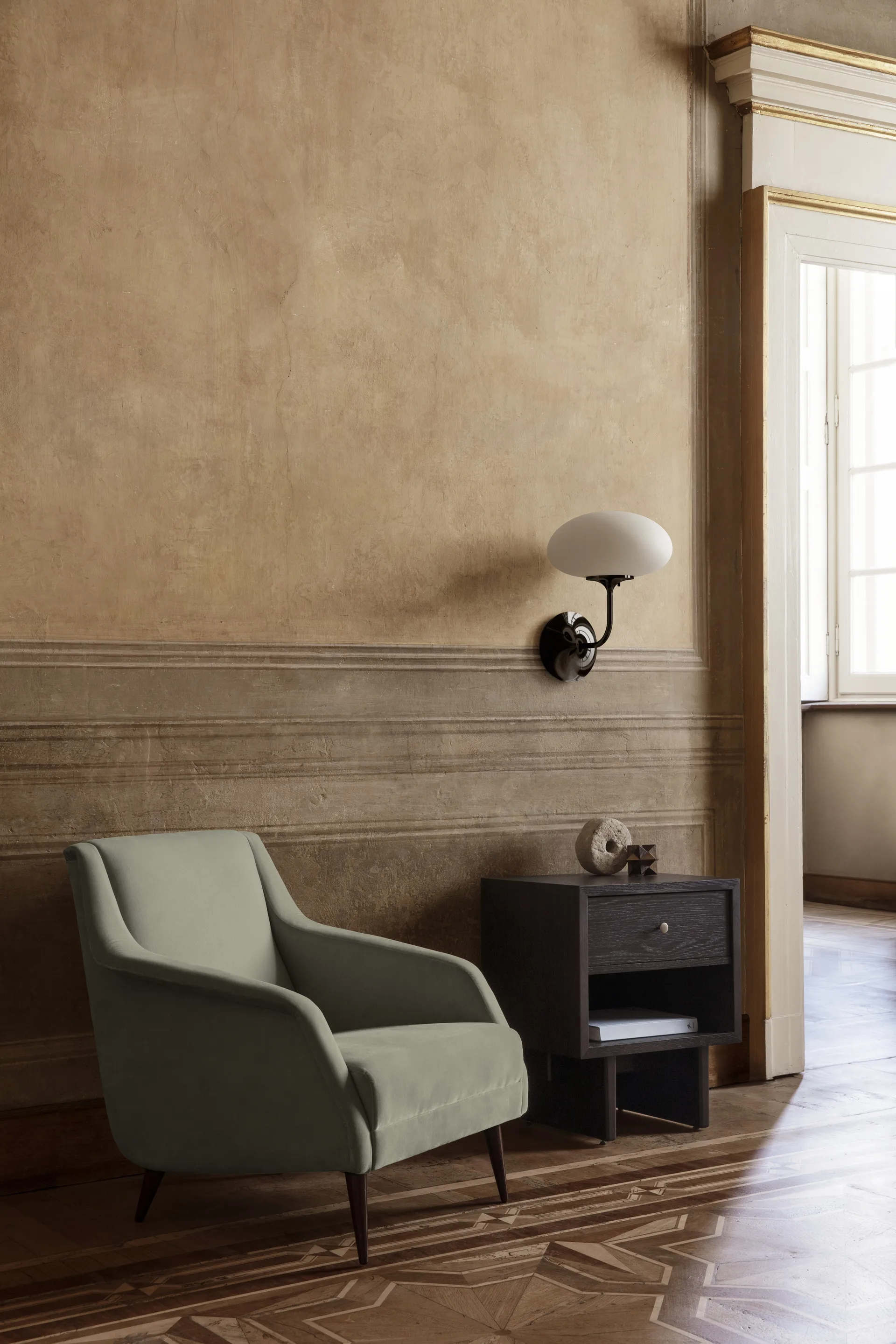 Stemlite lampa ścienna, Szkło chromowane czarne matowe GUBI