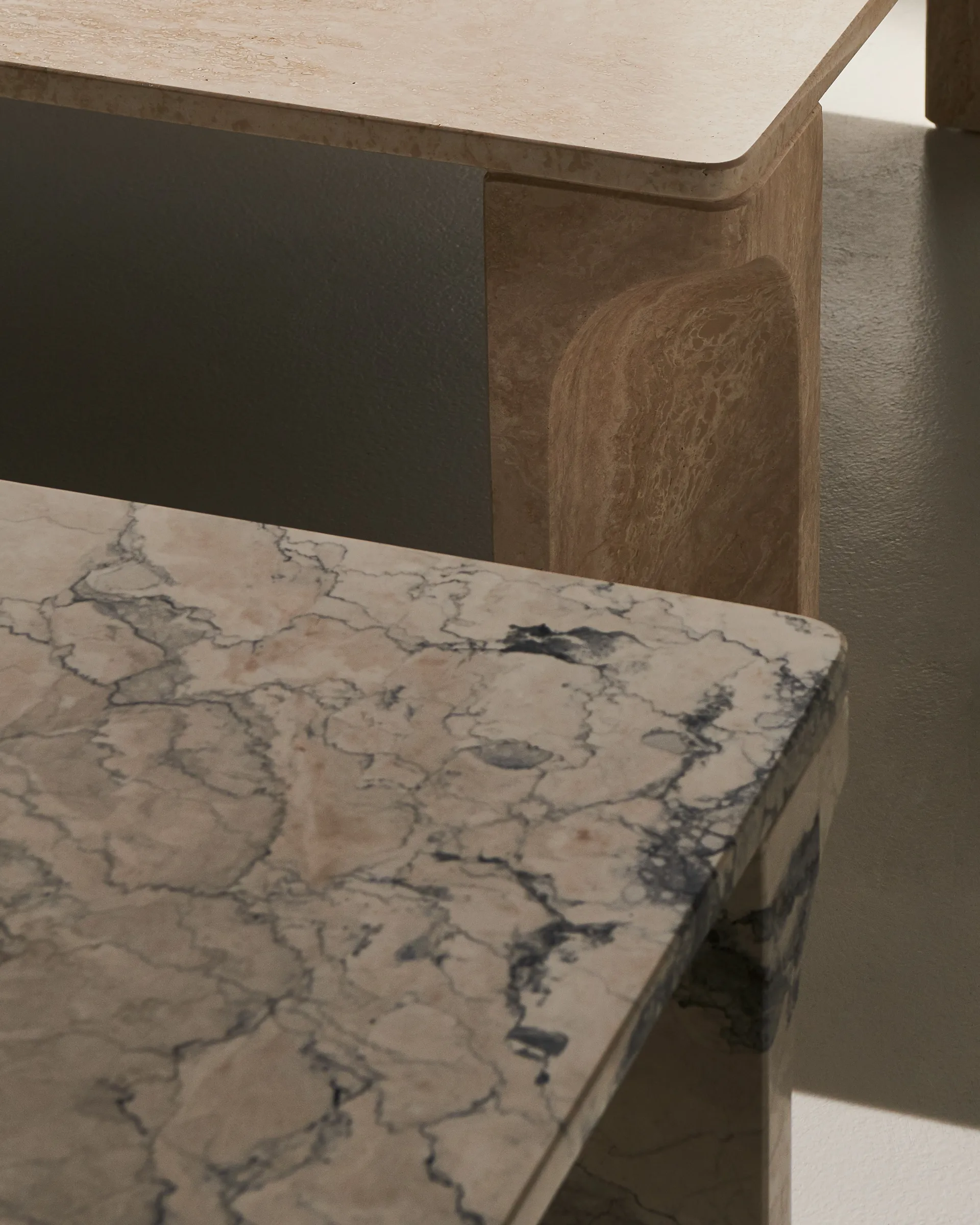 Stolik kawowy Doric 80x140 cm, Electric grey GUBI