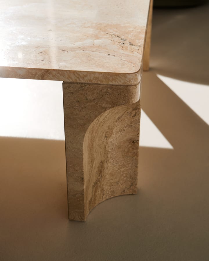 Stolik kawowy Doric 80x80 cm, Neutral white-travertine GUBI