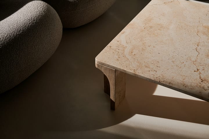 Stolik kawowy Doric 80x80 cm, Neutral white-travertine GUBI