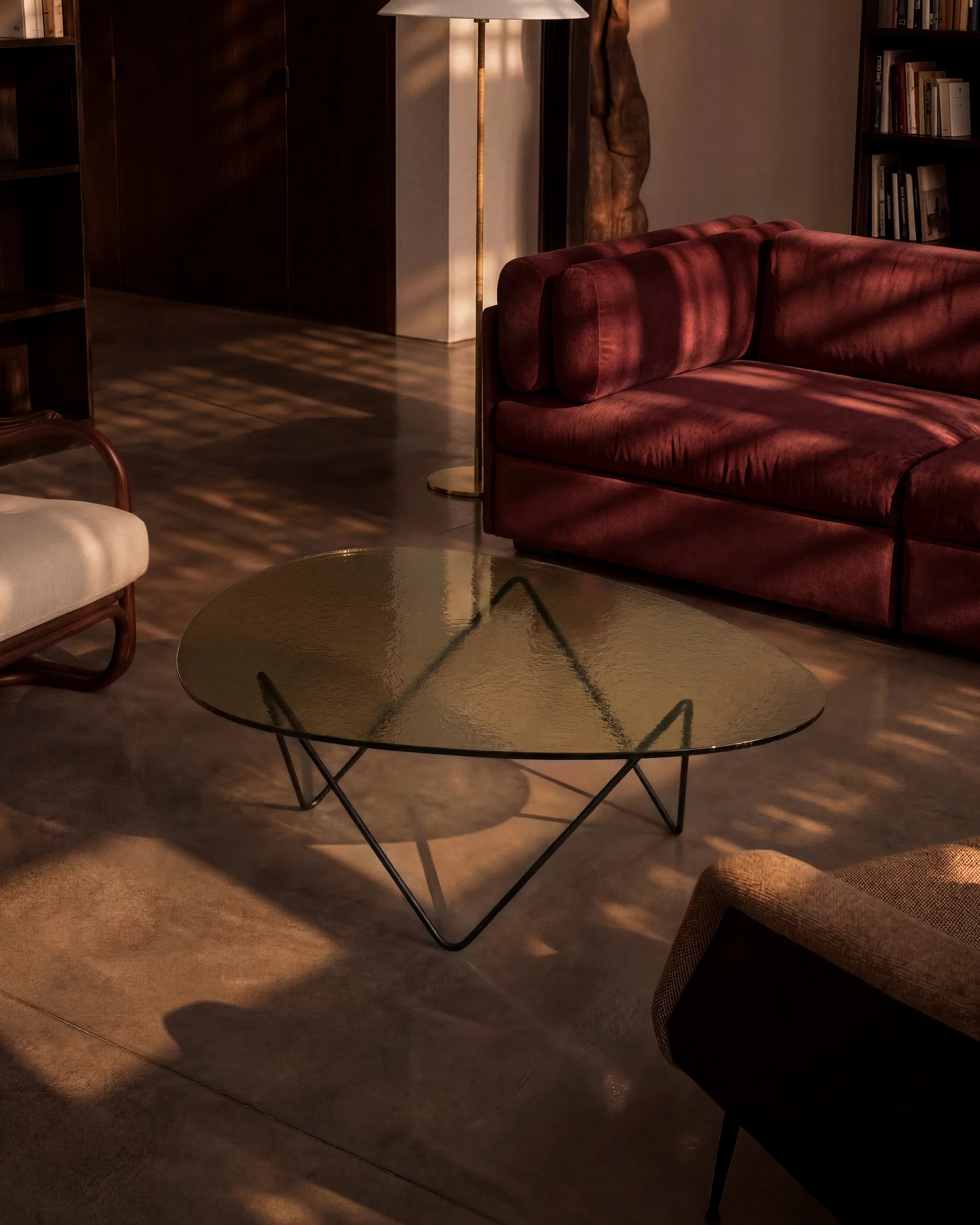 Stolik kawowy Pedrera, Czarny półmat-przezroczyste szkło strukturalne GUBI