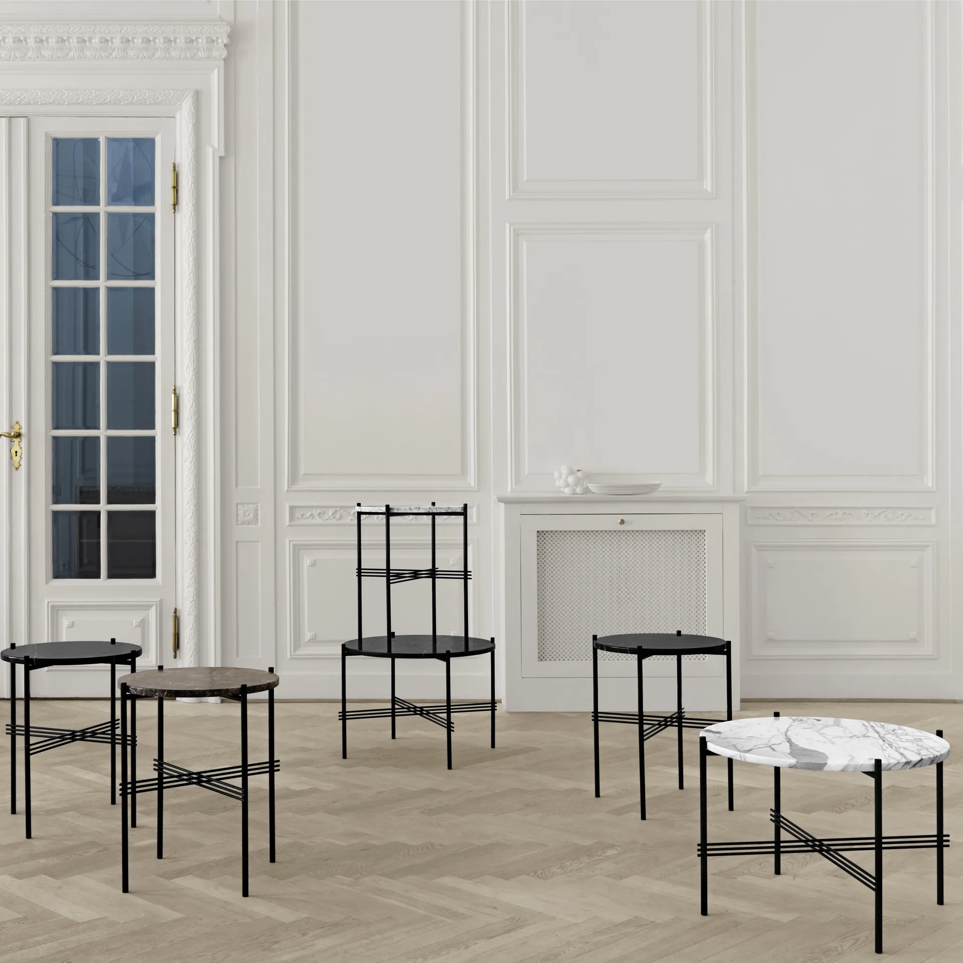 TS stolik kawowy czarne nogi Ø 55 cm, czarny marmur GUBI