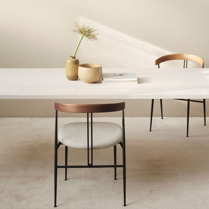 Violin dining chair, Karakorum 001 ivory-black matowy GUBI