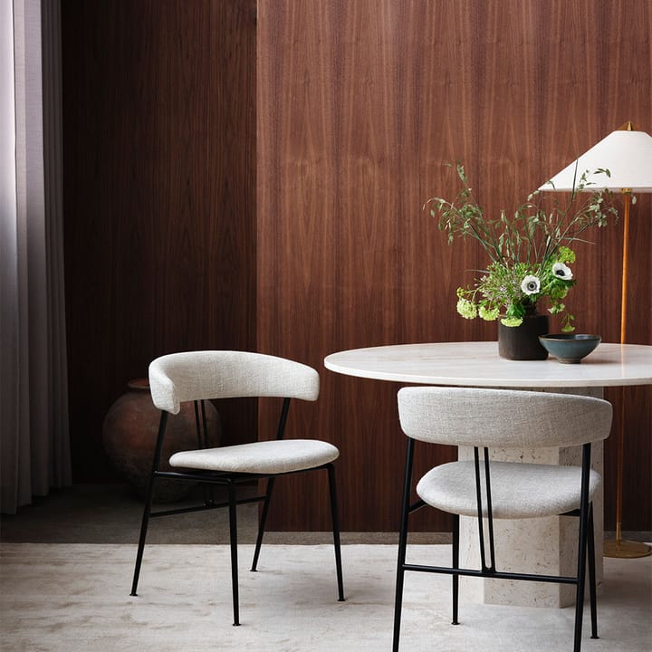 Violin dining chair, Karakorum 001 ivory-black matowy GUBI