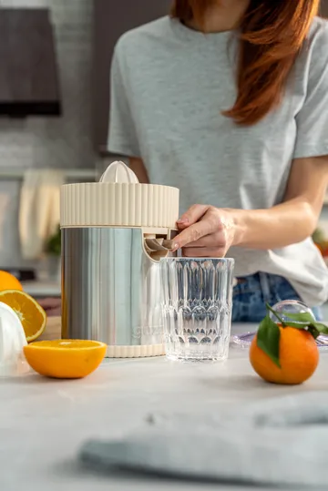 Wyciskarka elektryczna do soku Sous Chef - Cream - Guzzini