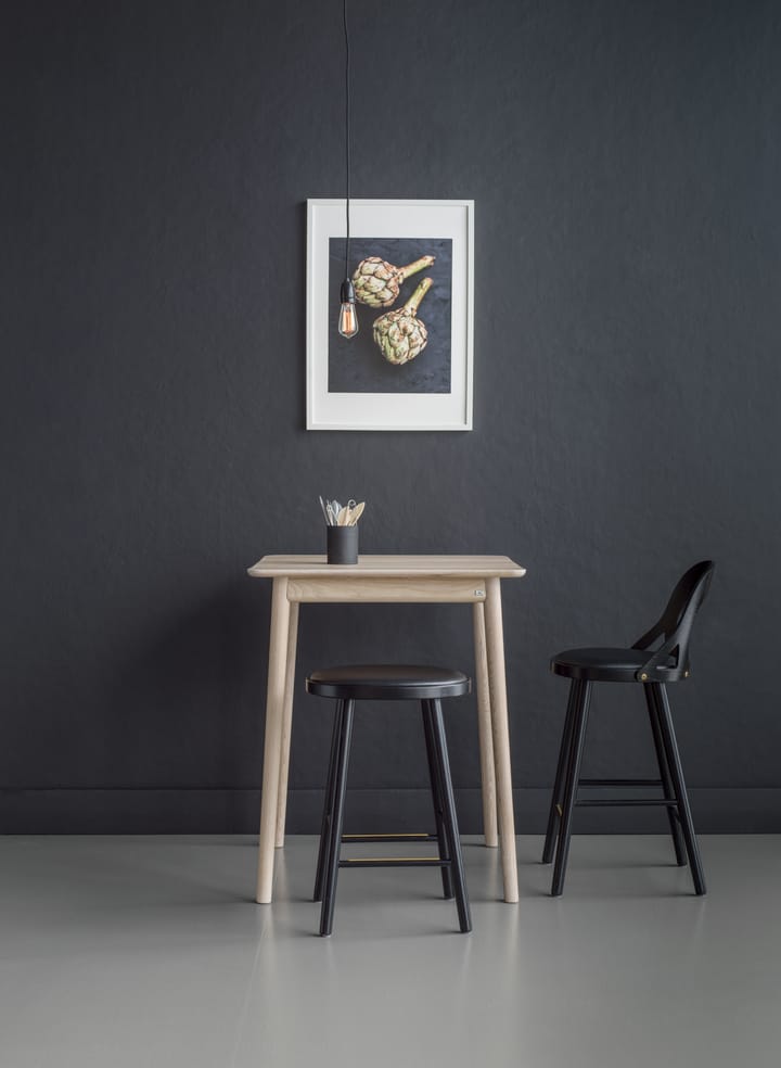 Colibri krzesło barowe 63 cm, Bejca - czarny dąb, czarne siedzisko Hans K