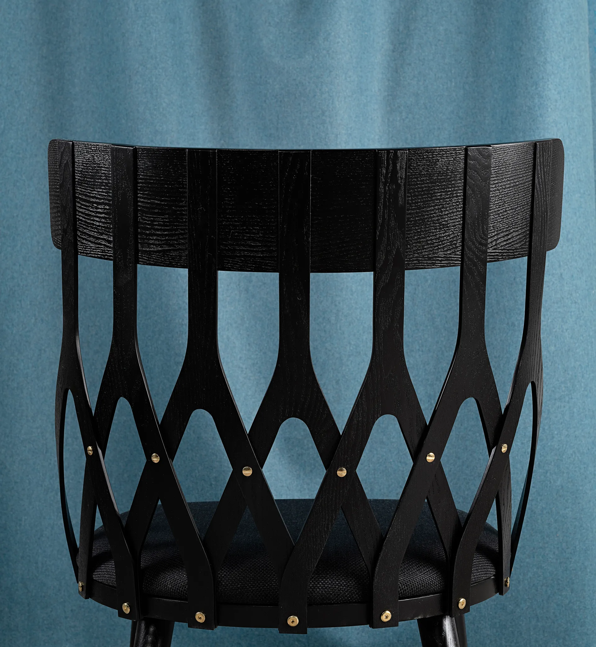 Y5 krzesło lounge, Bejca carna - czarne siedzisko Hans K