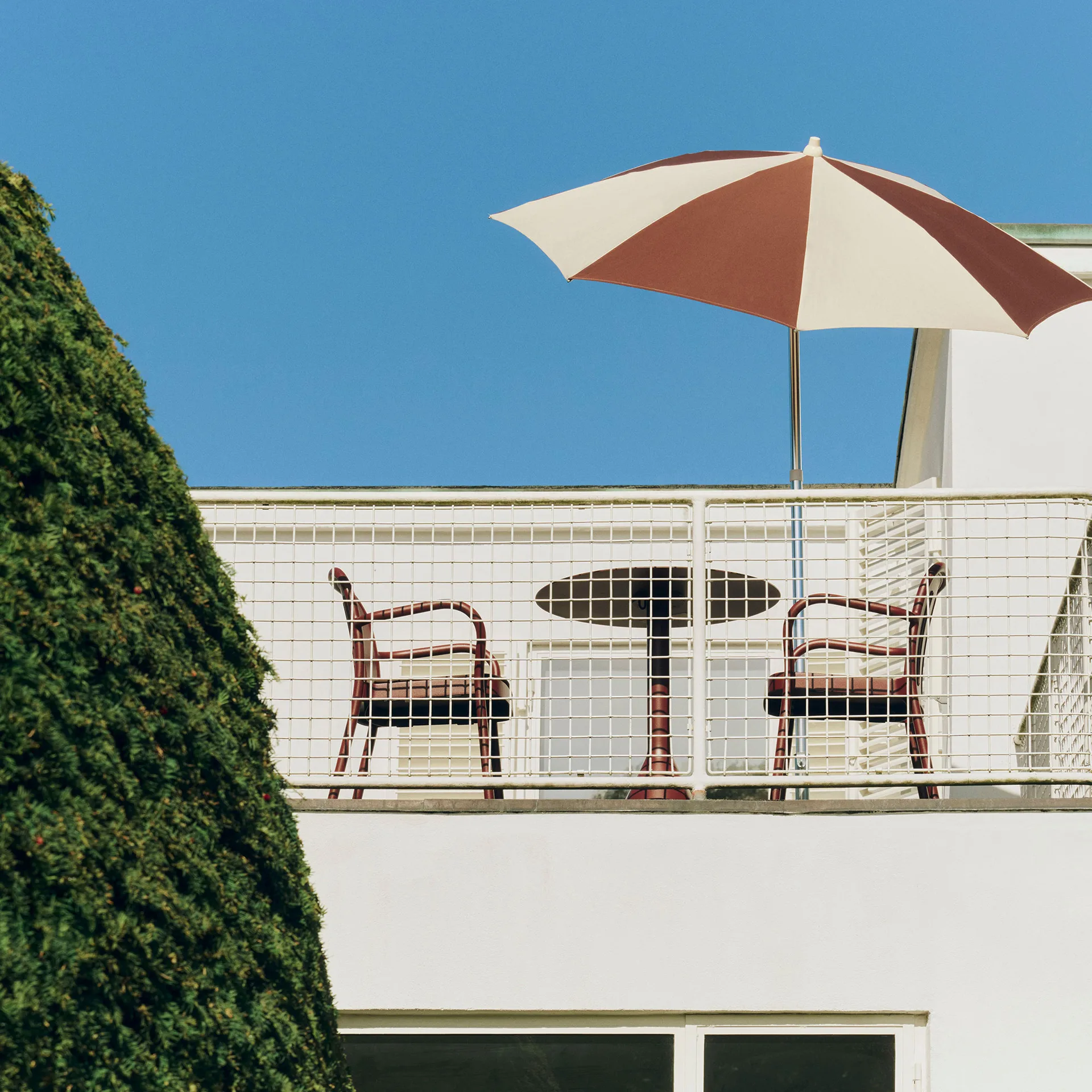 Fotel Deville, Iron red HAY