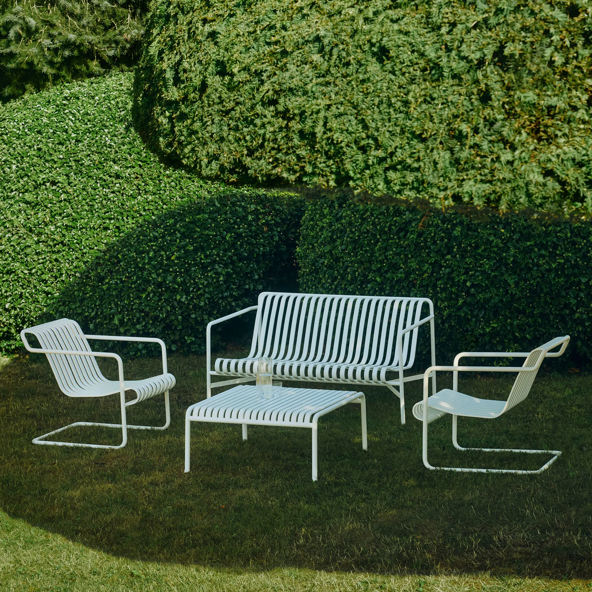 Fotel lounge Palissade Cantilever Low, Cream white HAY