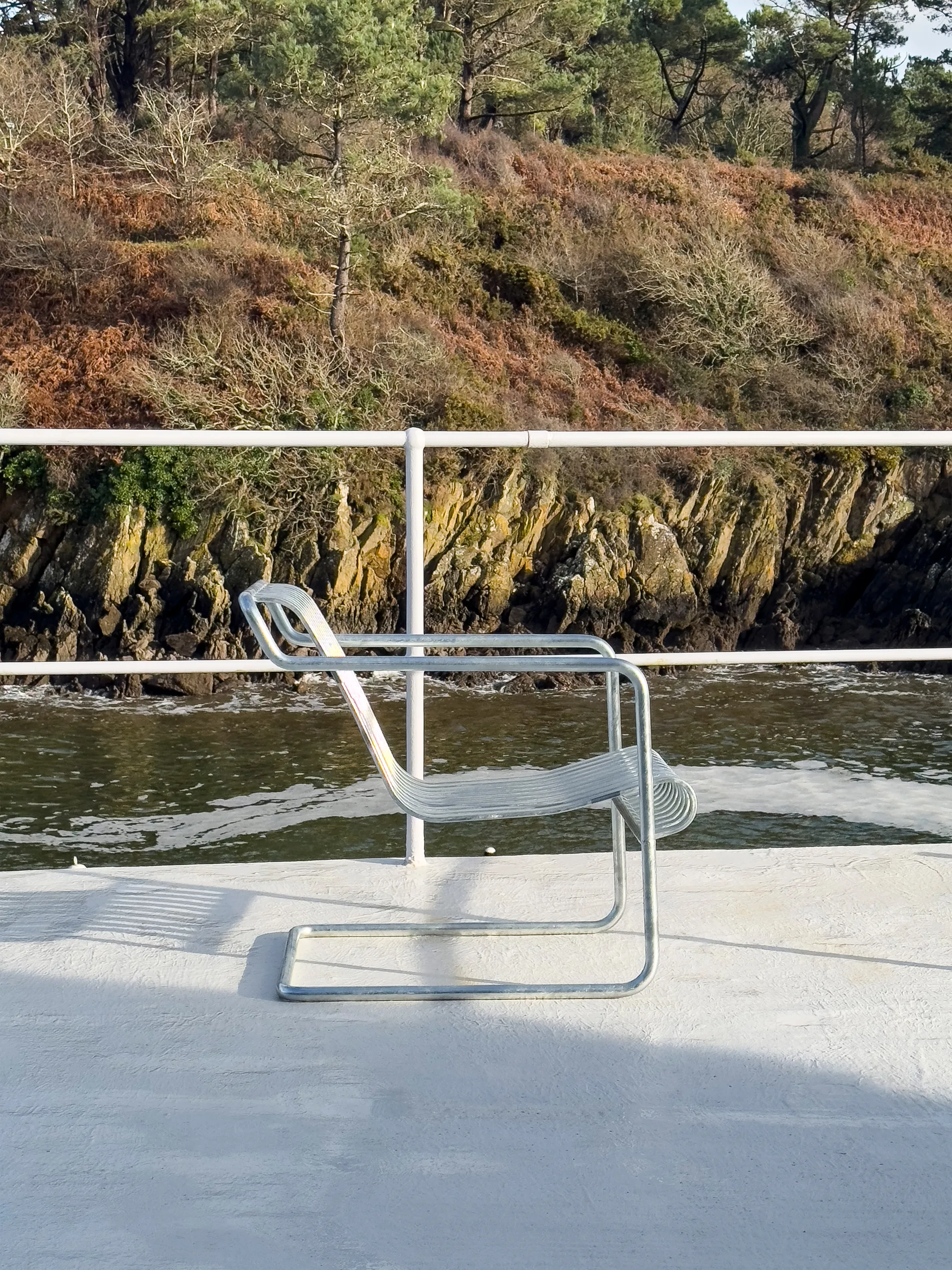 Fotel lounge Palissade Cantilever Low, Hot galvanised steel HAY