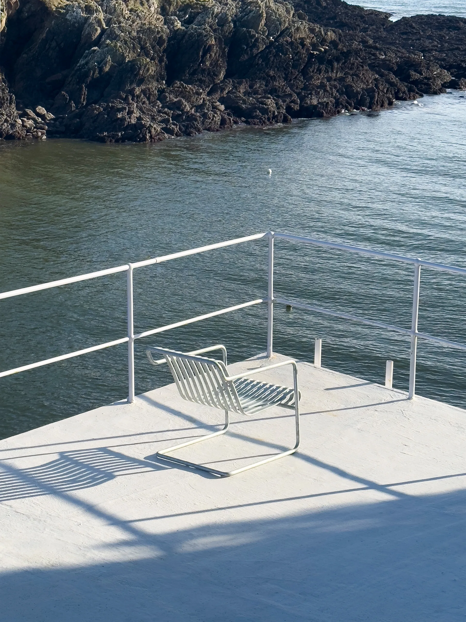 Fotel lounge Palissade Cantilever Low, Hot galvanised steel HAY