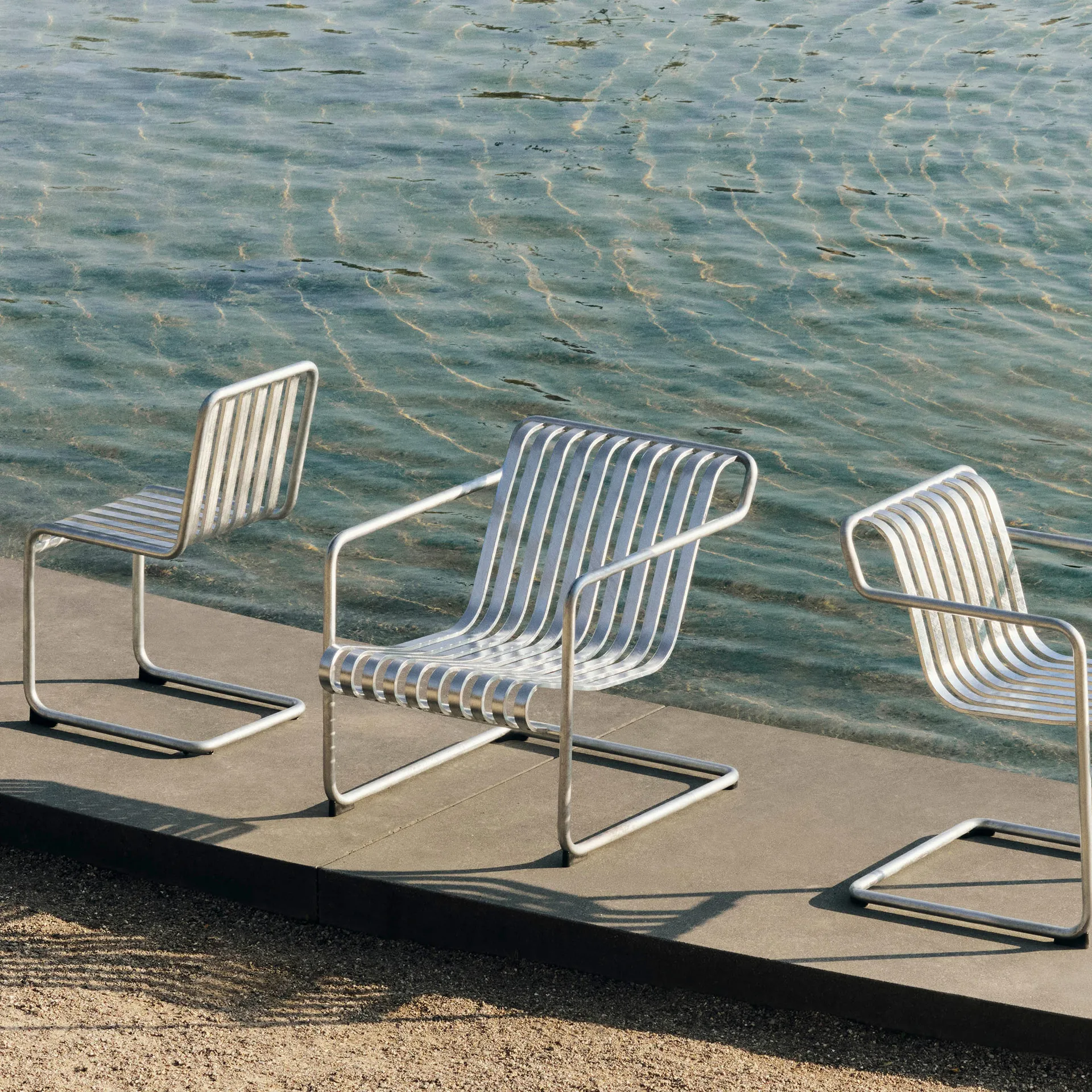 Fotel lounge Palissade Cantilever Low, Hot galvanised steel HAY