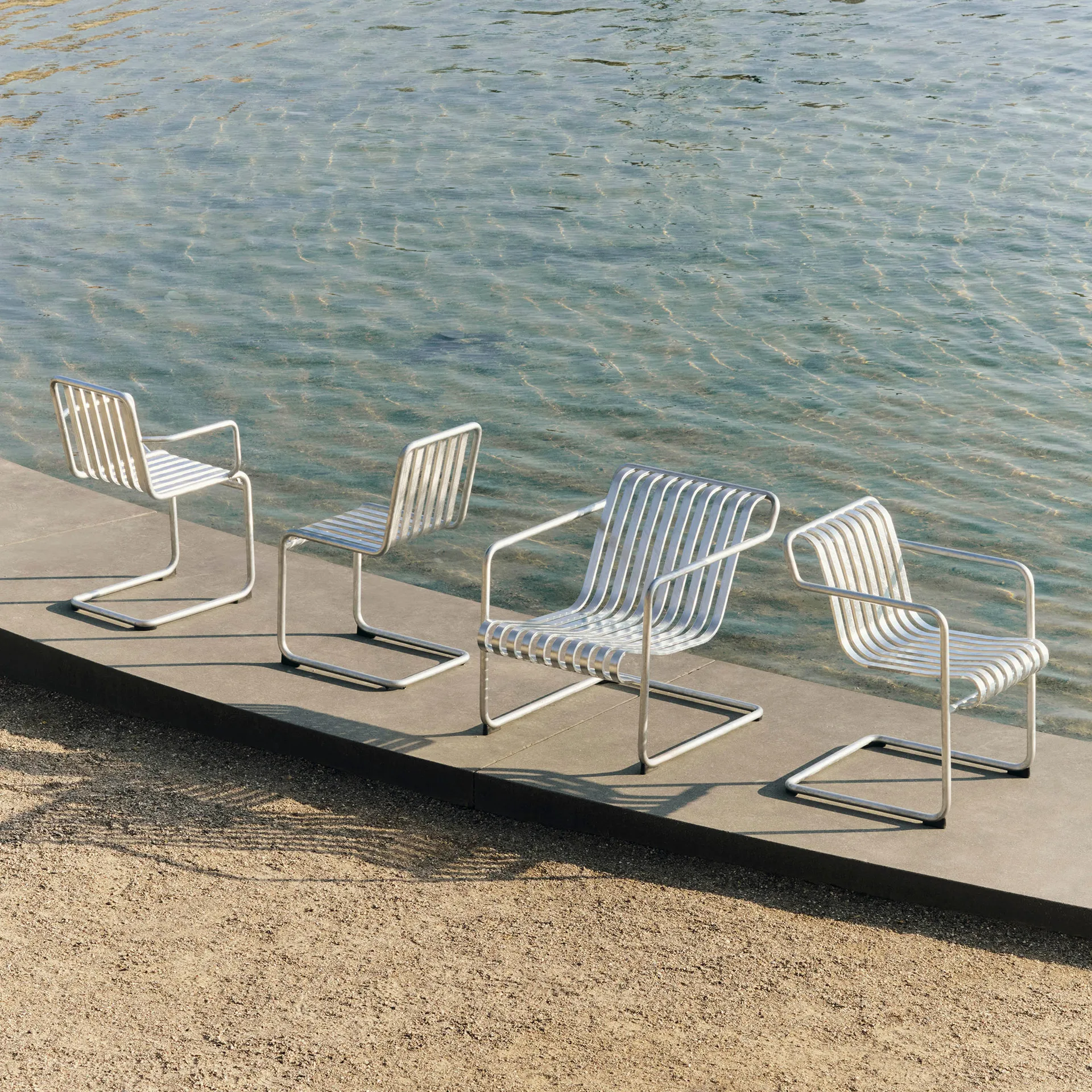 Fotel lounge Palissade Cantilever Low, Hot galvanised steel HAY