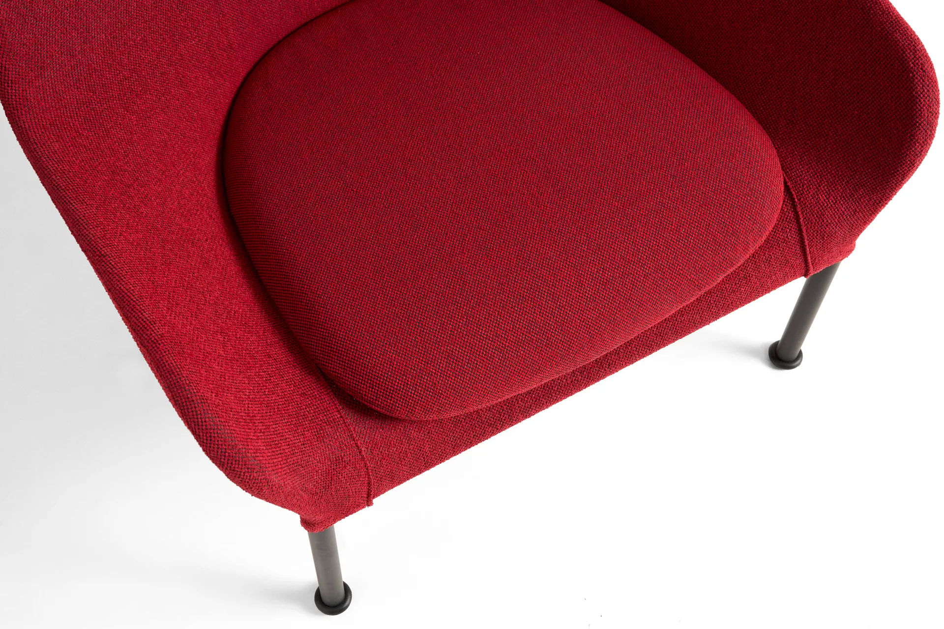 Fotel O2 Lounge Chair, Soft red-czarny lakierowany stal HAY