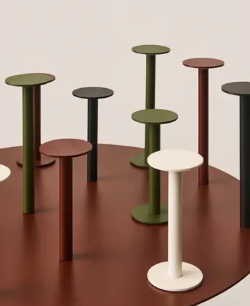 Host przenośna lampa - Iron red, 30 cm - HAY