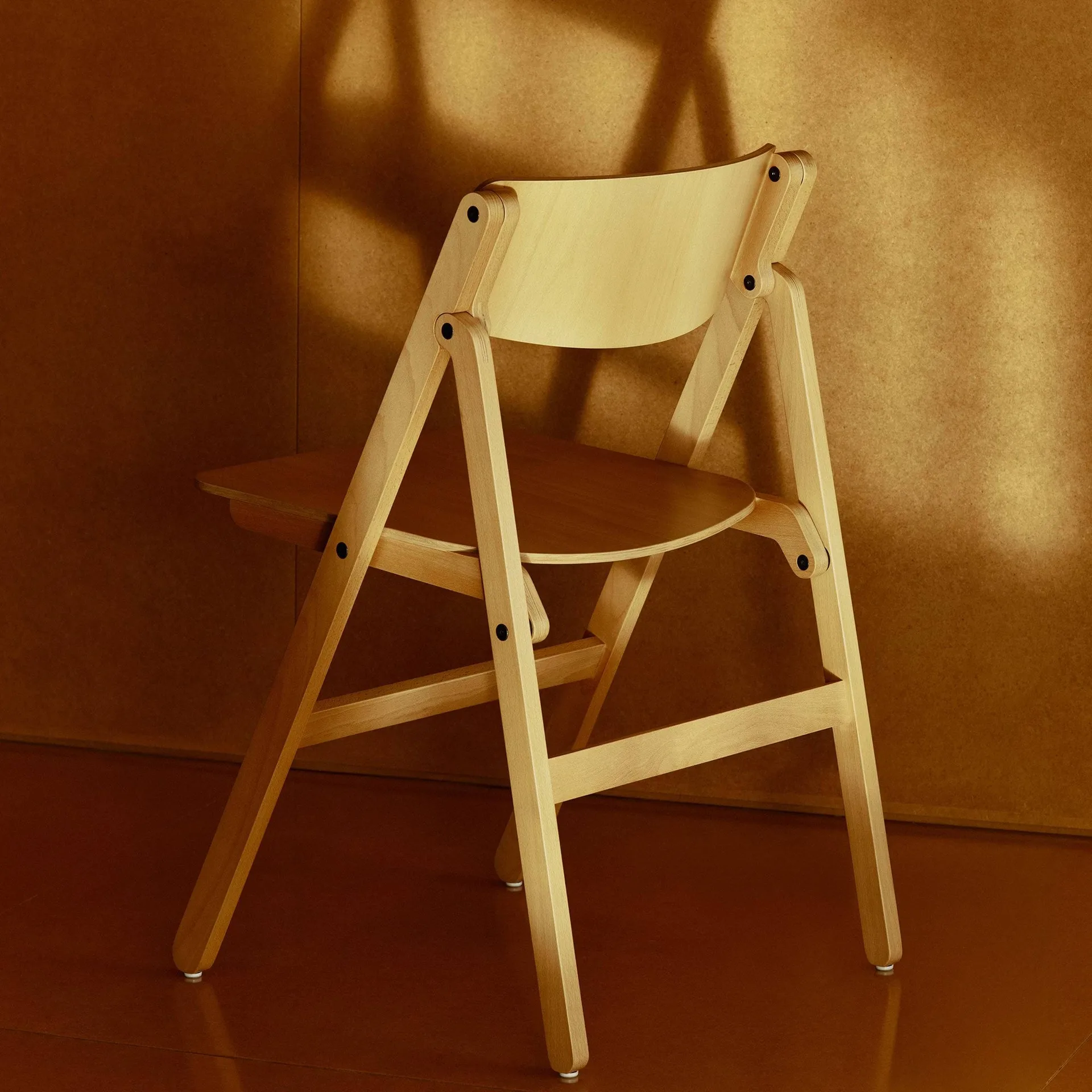 Krzesło Backflip Chair, Golden lakierowany buk HAY