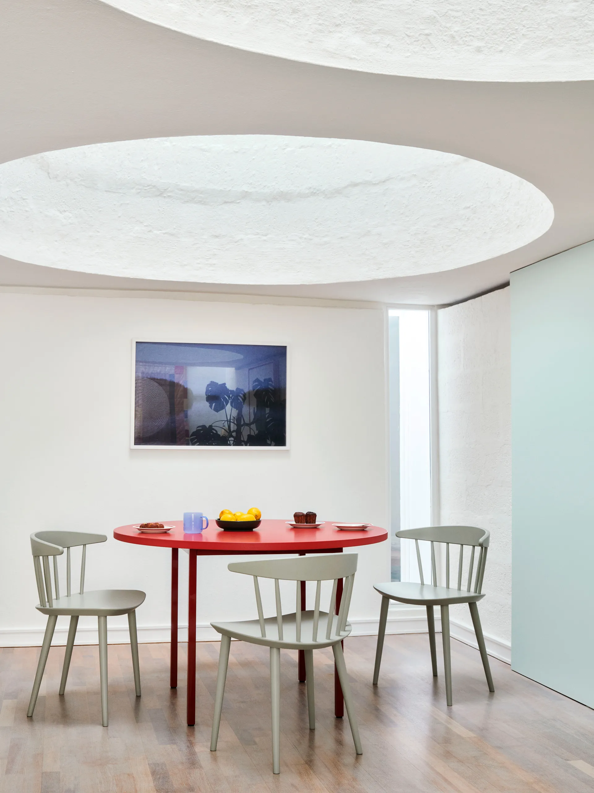 Krzesło J104, Warm grey lakierowana buk HAY