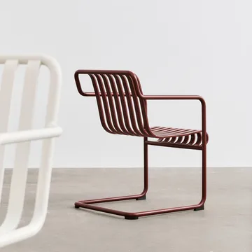 Krzesło z podłokietnikami Palissade Cantilever Dining - Iron red - HAY