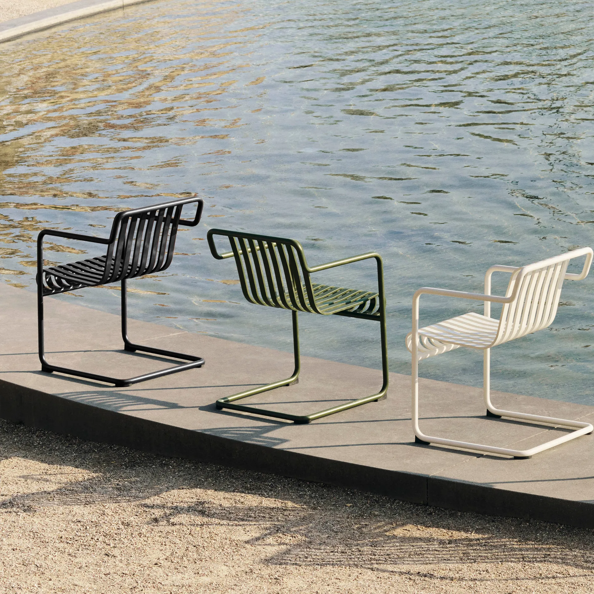 Krzesło z podłokietnikami Palissade Cantilever Dining, Olive HAY