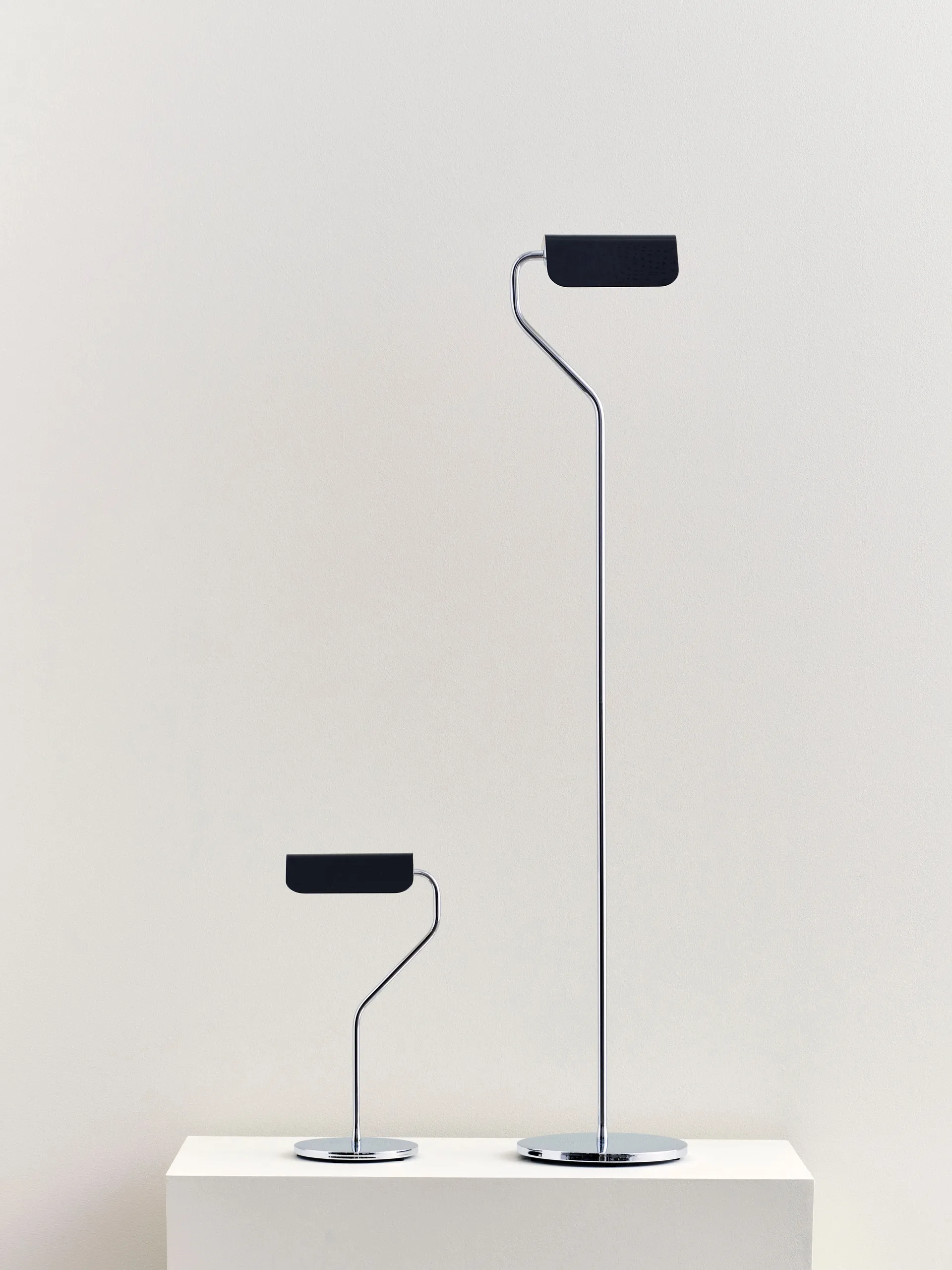 Lampa podłogowa Apex, Iron black HAY