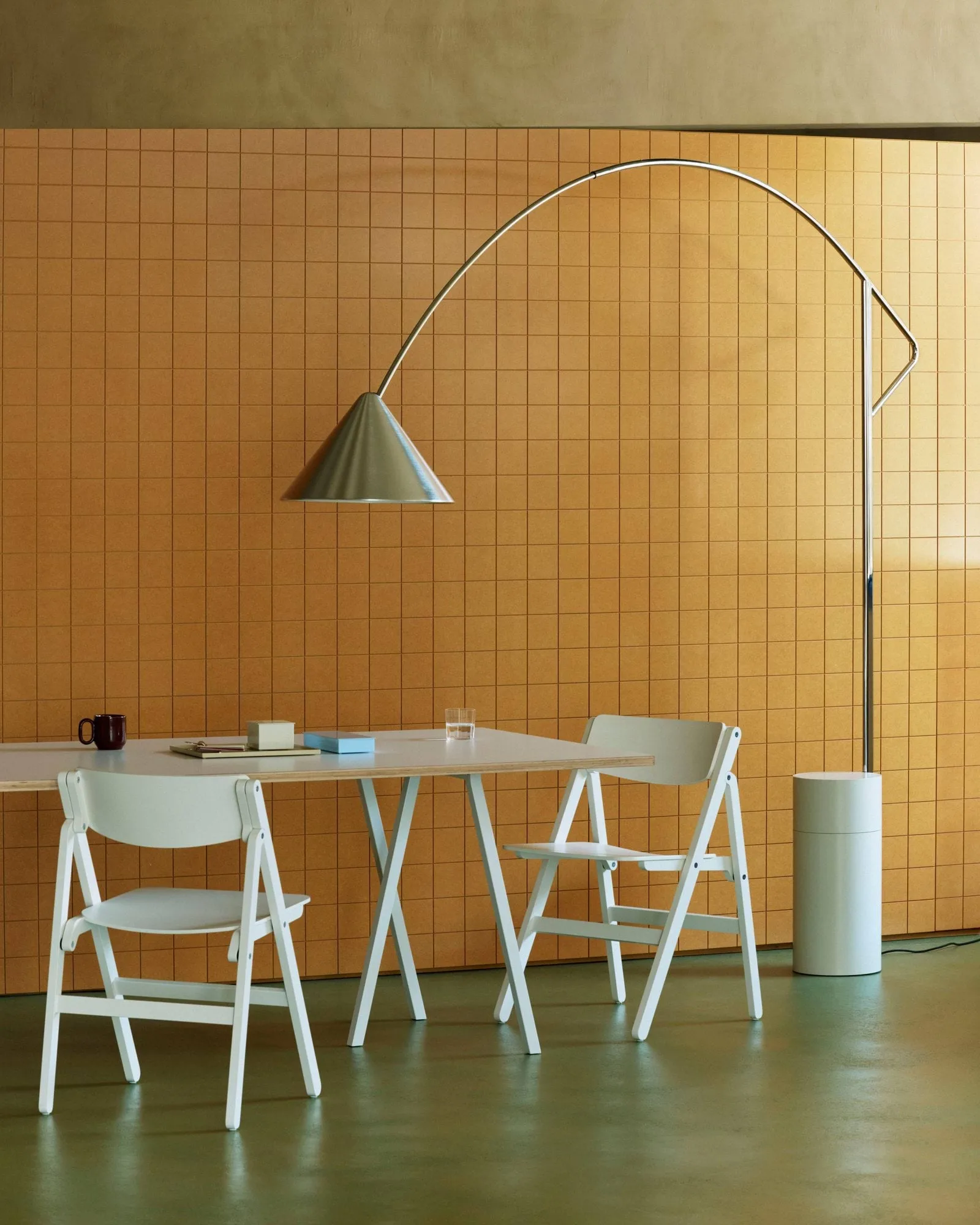 lampa podłogowa Compass, Srebrny kolor HAY