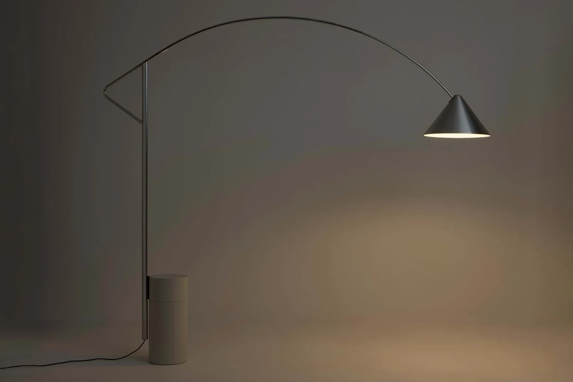lampa podłogowa Compass, Srebrny kolor HAY