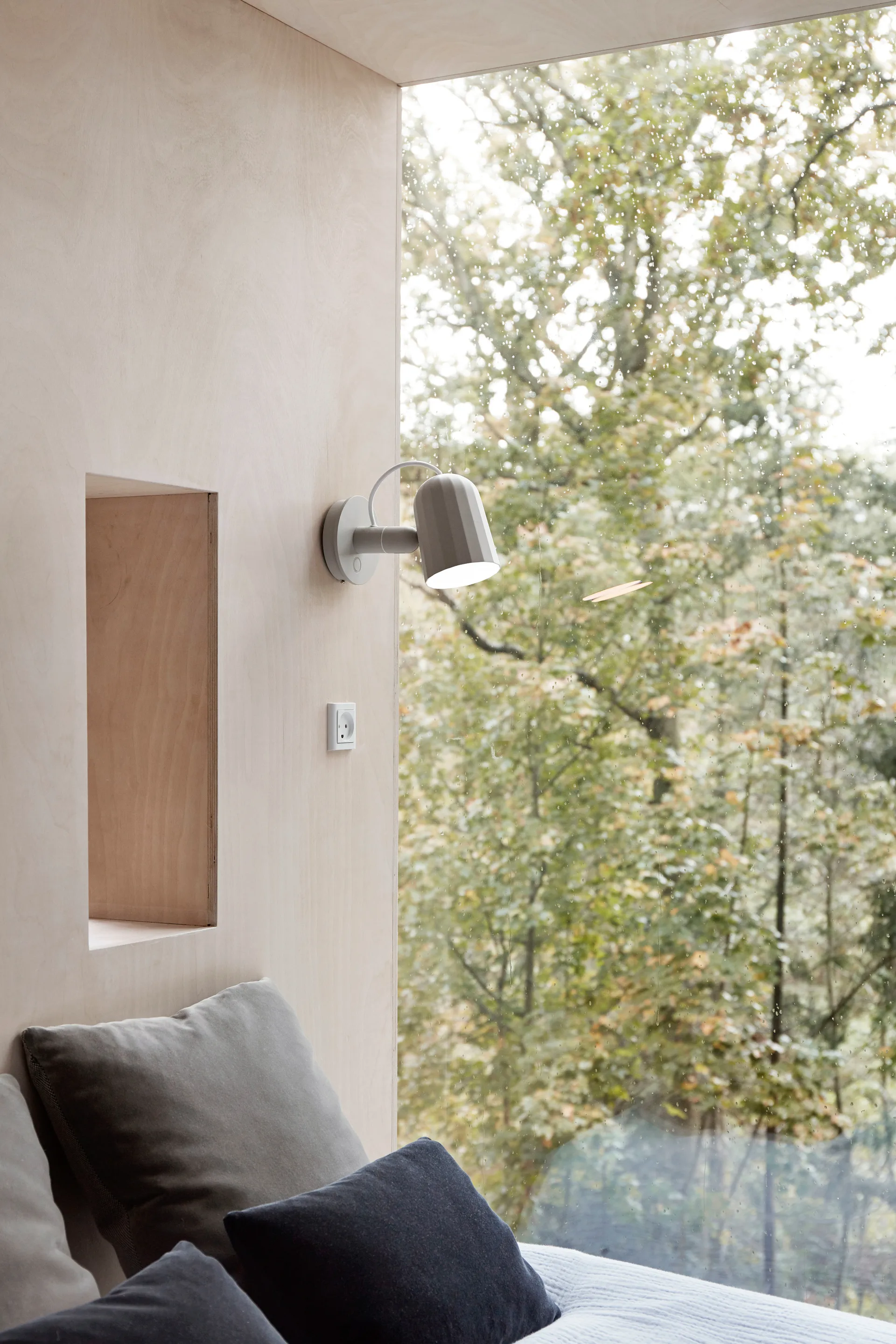 Lampa ścienna Noc wall button, Off white HAY
