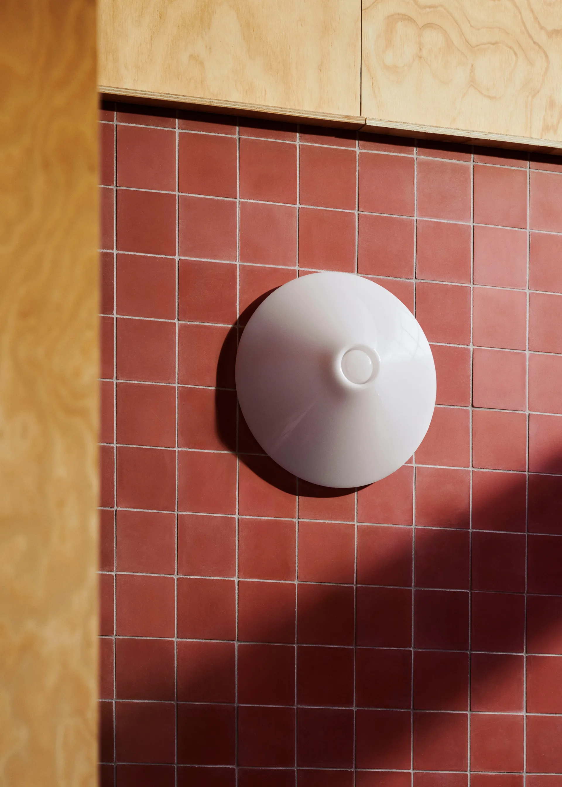 Lampa ścienna Ono Flush Mount Ø35 cm, Opal acrylic HAY