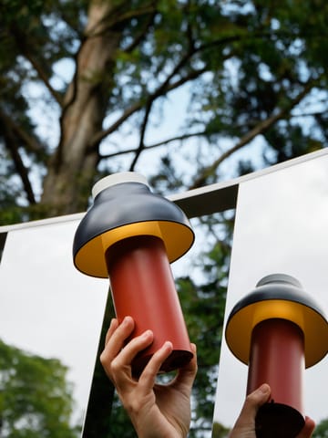 Lampa stołowa PC Portable - Dusty red - HAY