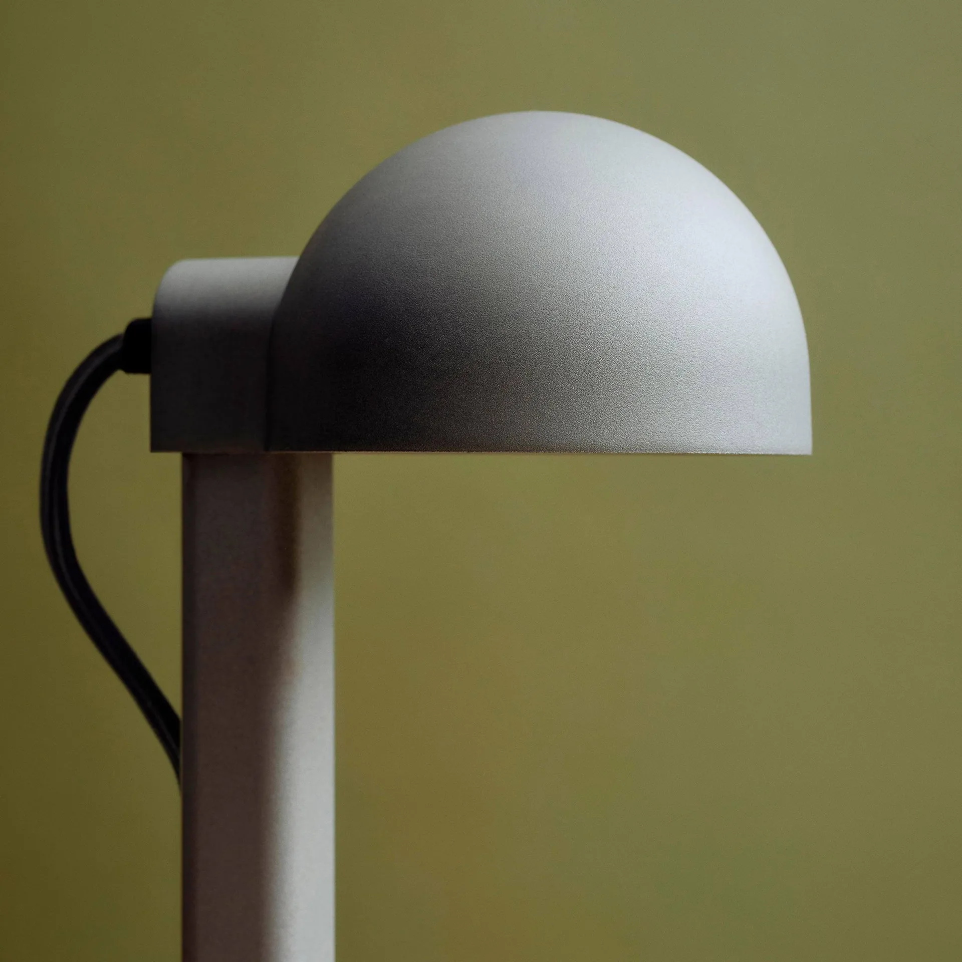 Lampa stołowa Posto, Silver grey HAY