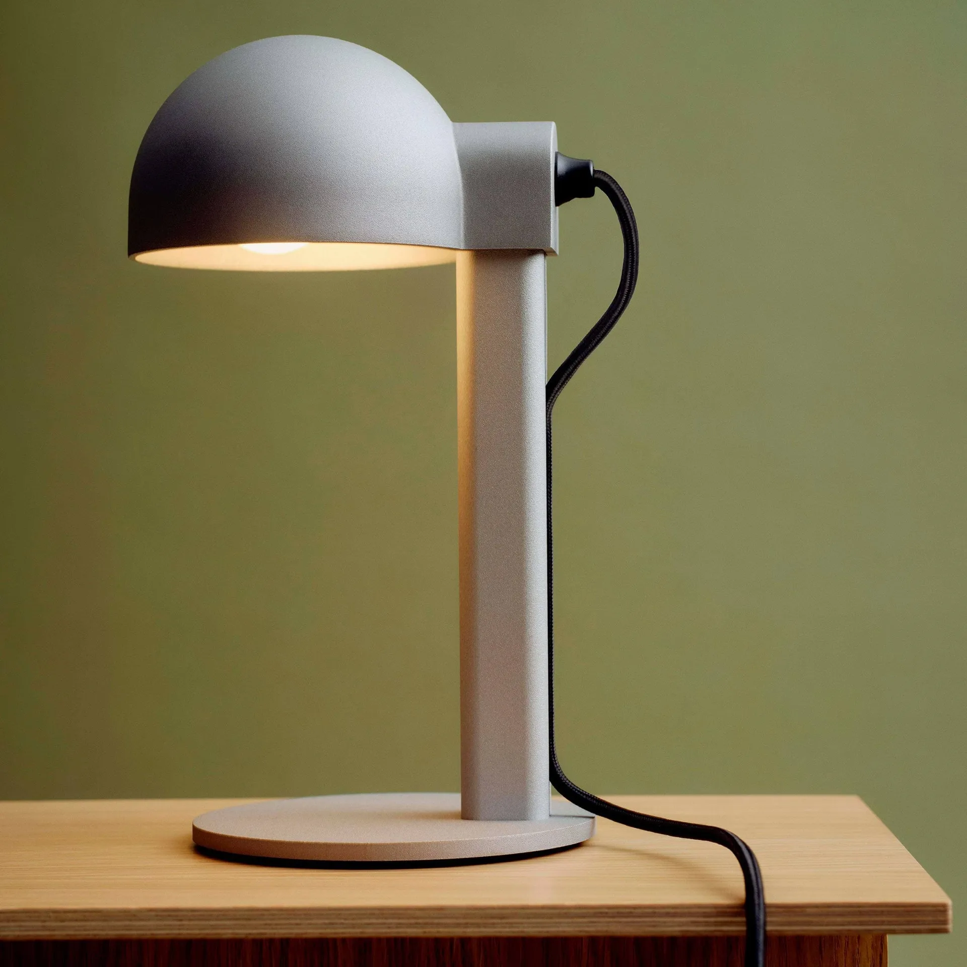 Lampa stołowa Posto, Silver grey HAY