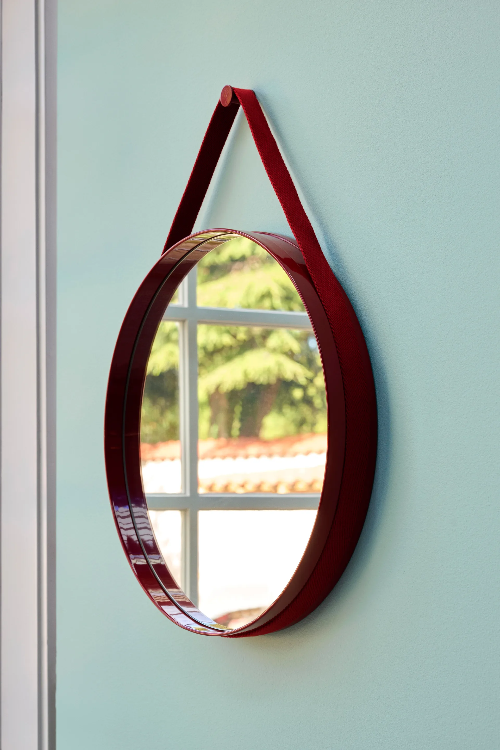 Lustro Strap Mirror Ø70 cm, Czerwony HAY