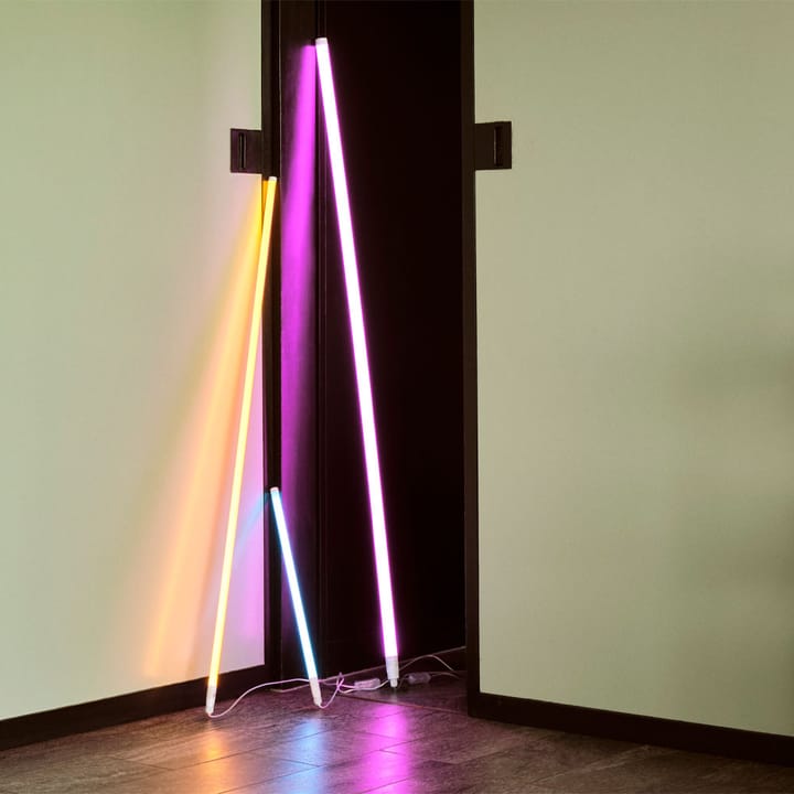 Neon Tube Slim lampa fluorescencyjna 50 cm - Pink - HAY