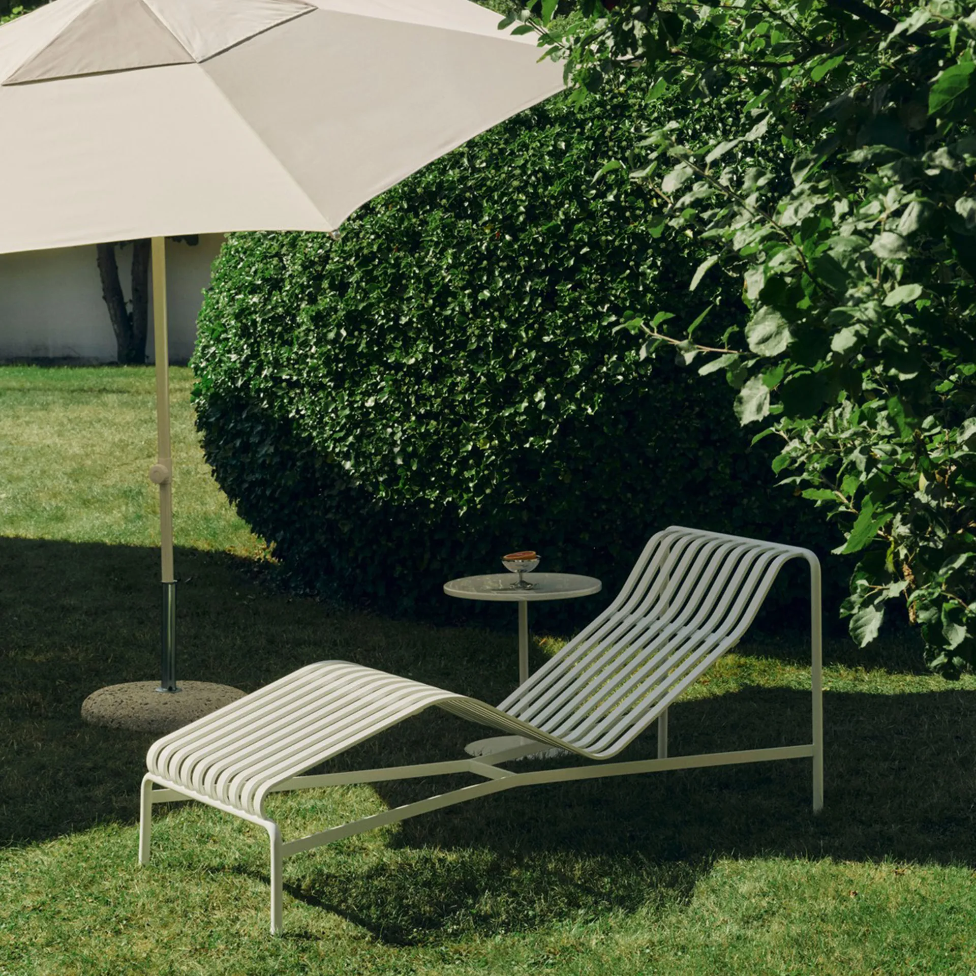 Parasol Terrazza Hexagon, Off-white -szary HAY