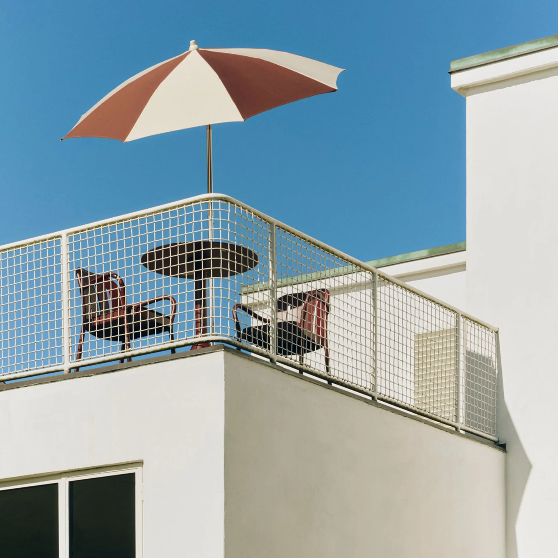 Parasol Terrazza Octagon, Off-white-burgundowy HAY