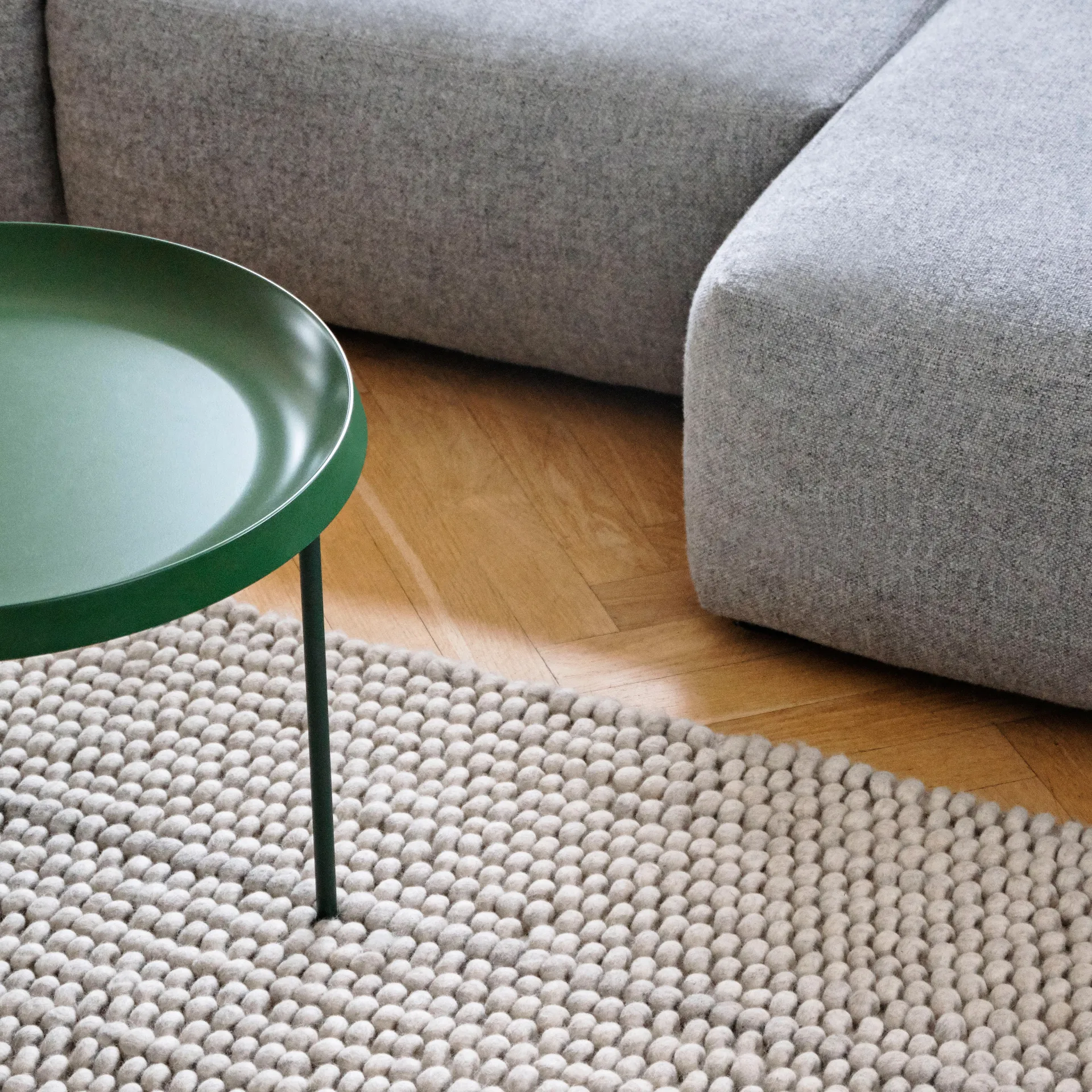 Peas wełniany dywan 140x200 cm, Soft grey HAY