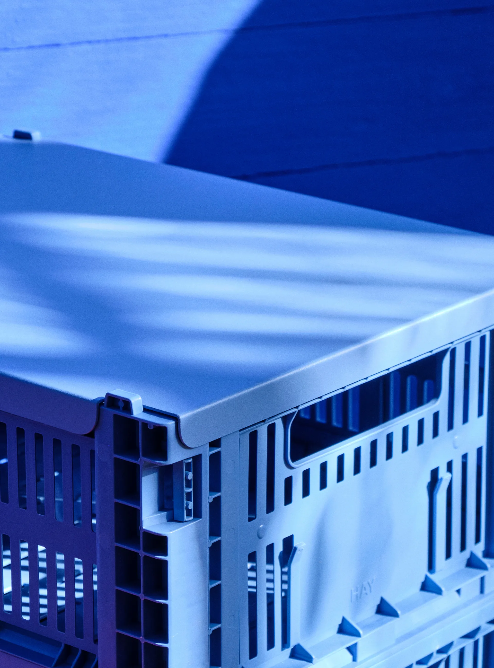 Pokrywka Colour Crate, średnia, Electric blue HAY