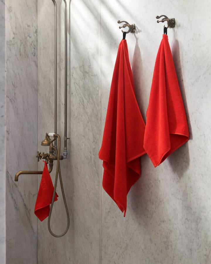 Ręcznik kąpielowy Mono 100x150 cm - Poppy red - HAY