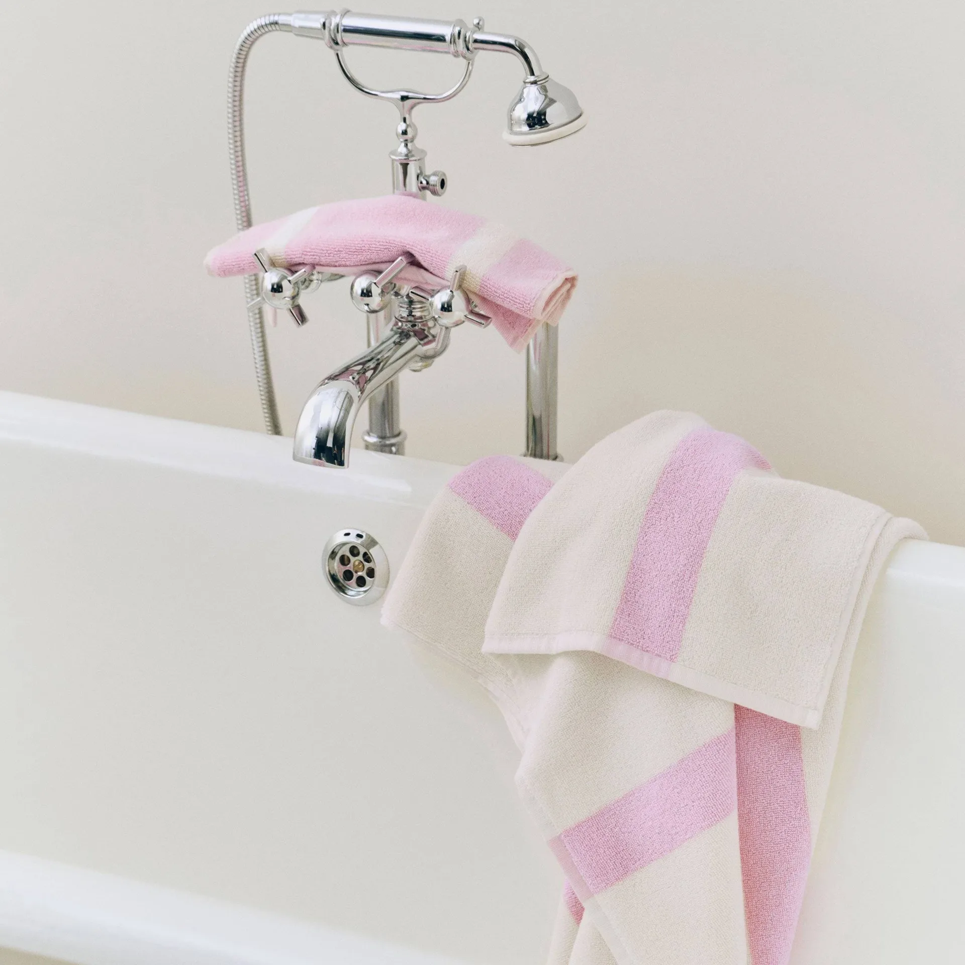 Ręcznik Stripe, Cool pink, 70x140 cm HAY